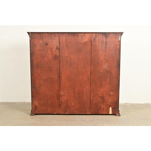 R. J. Horner Style American Empire Carved Mahogany Glass Front Triple Bookcase Cabinet, Circa 1890s For Sale - Image 12 of 13