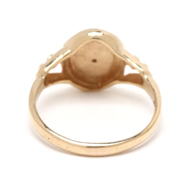 Modern Diamond Star Signet Ring, 10k Yellow Gold, Ring Size 5 For Sale - Image 3 of 6