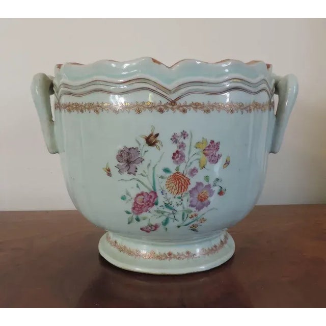 Chinese 1760 - 1765 Chinese Export Porcelain Handled Cachepot Vase For Sale - Image 3 of 11