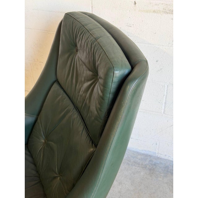 In Style of Hw Klein for Bramin Green Leather Swivel Lounge Chair Danish Mid-Century Modern 1960s For Sale In Los Angeles - Image 6 of 10
