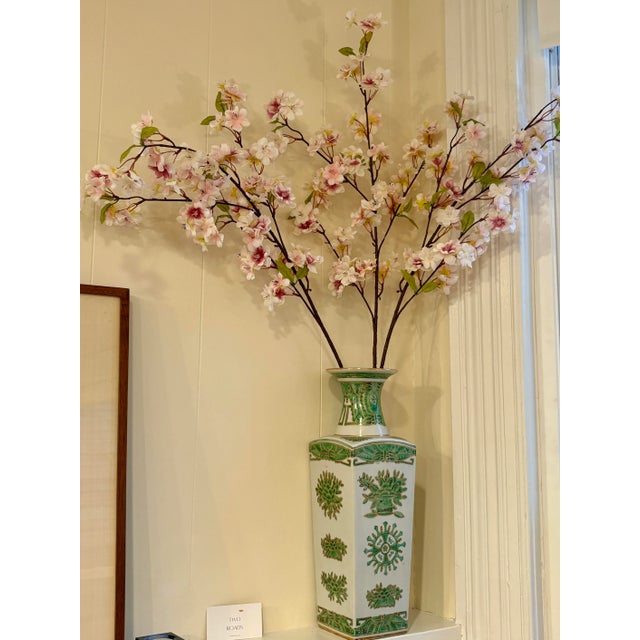 Gorgeous Gold and Green Imari designed vases from Japan, Pair.