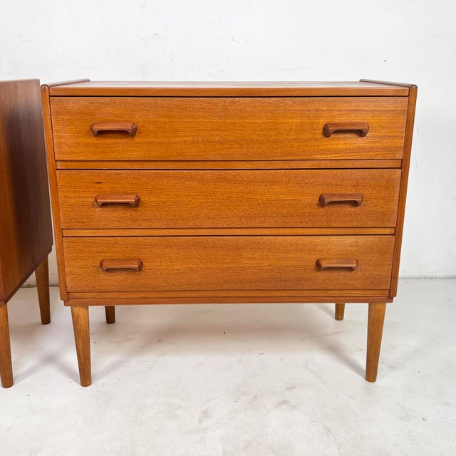 Mid-Century Modern C. 1960s Carl Aage Skov for Munch Mobelfabrik Teak Three Drawer Chests - A Pair For Sale - Image 3 of 15