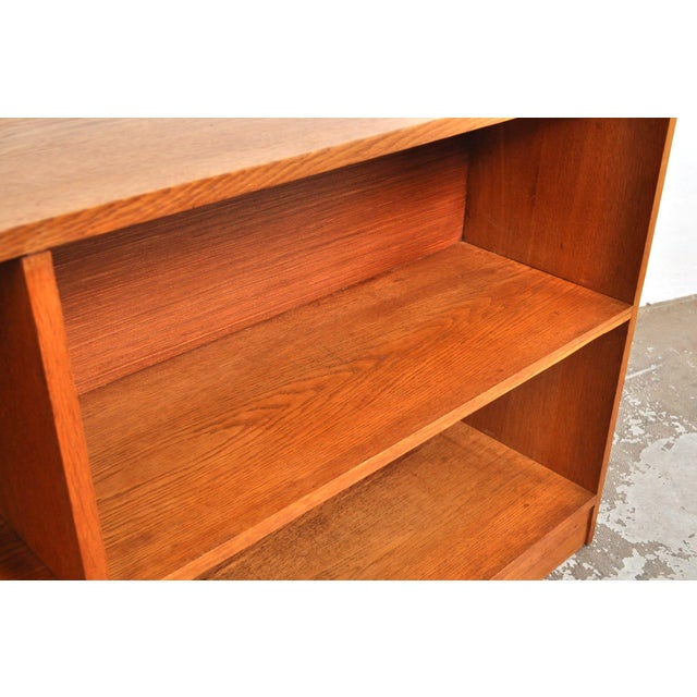 Open shelving or bookcase in oak. Its height and depth also make it perfect as a tv stand! dimensions: w165 cm x d31 cm x...