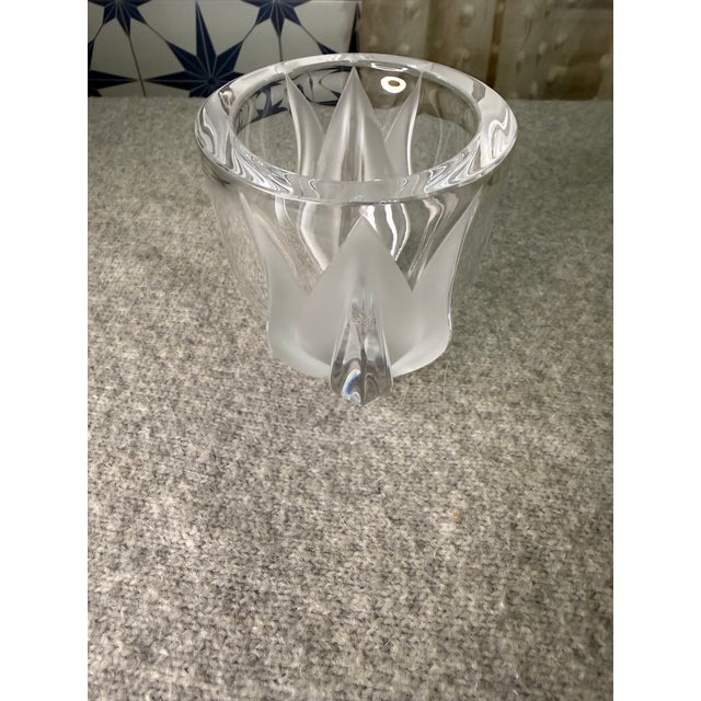 French 1990s Lalique France Double Signed Dated 10.23.93 Frosted Crystal Tulip Leaf Bowl For Sale - Image 3 of 8