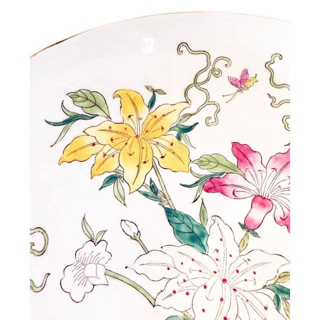 Gucci 1960's Chinese Export Tiger Lily Botanical Porcelain Bowl 10.75” For Sale - Image 4 of 9