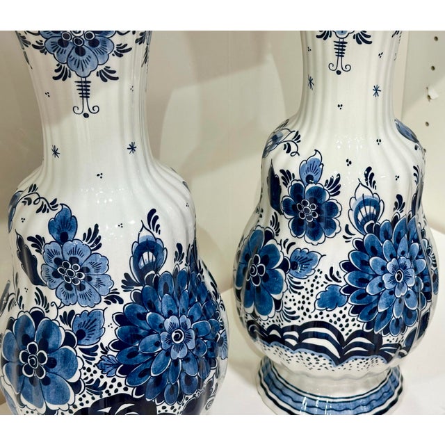 1980s Pair of Royal Goedewaagen Pair of Delft Blue & White Hand-Painted Porcelain Vases for Baker Knapp & Tubbs For Sale - Image 5 of 12