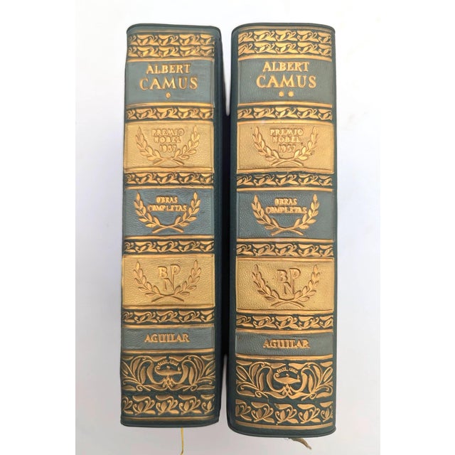 Harry N. Abrams 1950's Spanish-Language Books: "Albert Camus: Premio Nobel 1957", 2 Bound Volumes For Sale - Image 4 of 11