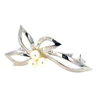 1990s Mikimoto Estate Akoya Pearl Brooch Silver 5 mm For Sale