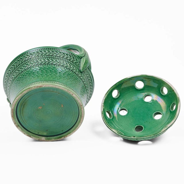 English Antique Early 19th Century English Staffordshire Green Glaze Basket Weave Bough Pot Vase For Sale - Image 3 of 3