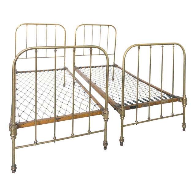 Antique Edwardian Brass Twin Beds, 1890s, Set of 2 For Sale