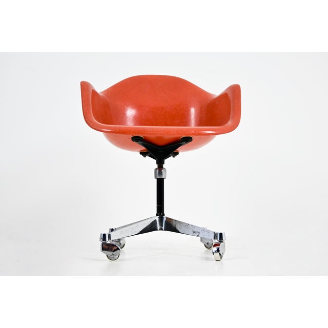 Metal Mid-Century Modern Office Chair by Charles & Ray Eames for Herman Miller, 1970s For Sale - Image 7 of 10