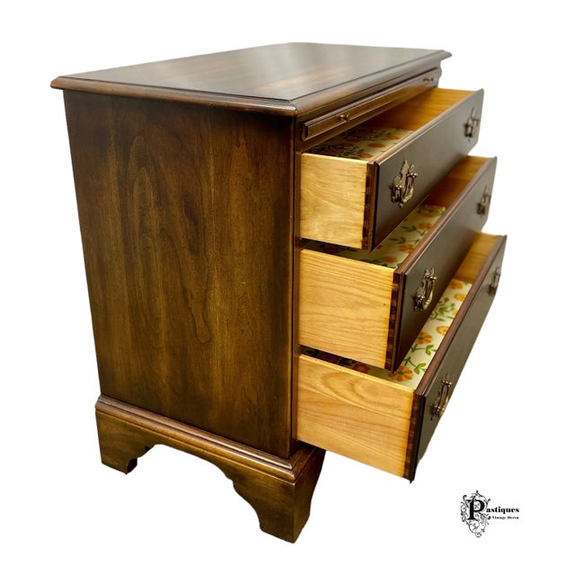 Brown Vintage Statton Trutype Americana Chippendale Style Antique Oxford Cherry Commode / Chest of Drawers For Sale - Image 8 of 11