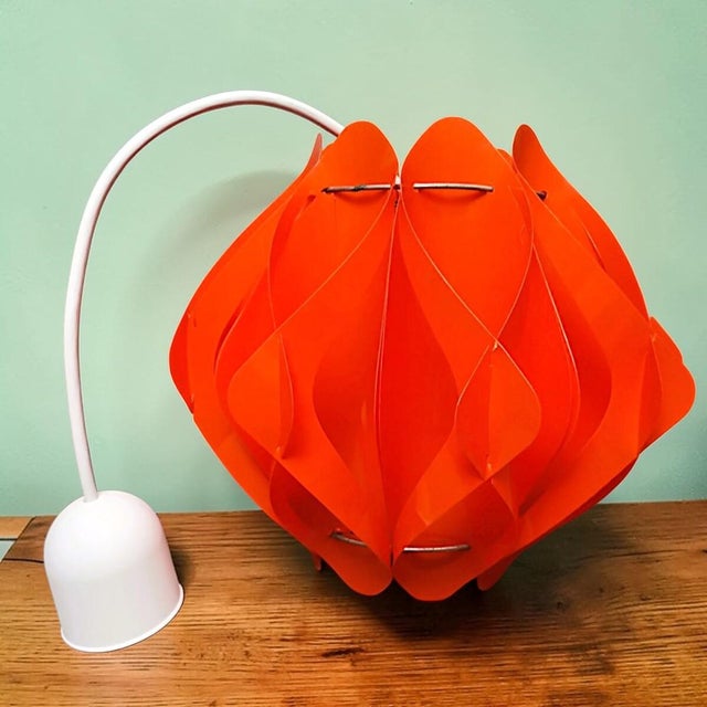 Mid-Century Modern Red Acrylic Origami Geometrical Pendant Light, 1970s For Sale - Image 6 of 9