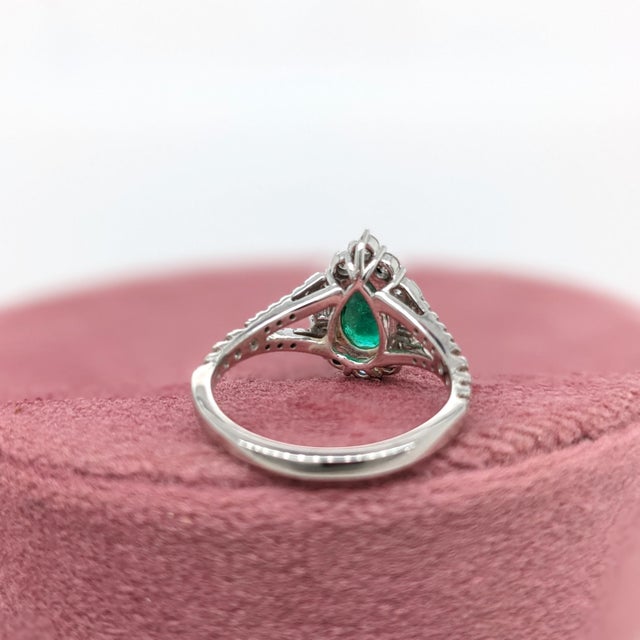 2020s GIA Certified Colombian Emerald Ring w Earth Mined Diamonds in Solid 14K Gold For Sale - Image 5 of 10