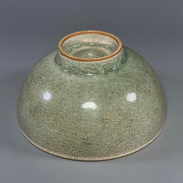 Antique Chinese Celadon Bowl With Central Floral Relief, Collectible Antique For Sale - Image 4 of 5