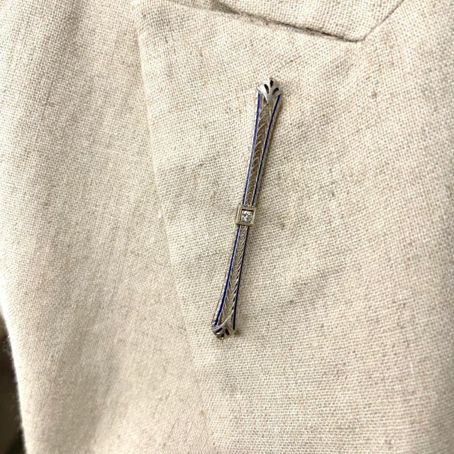 1920s 1920s Art Deco 14k White Gold & Platinum Blue Enamel Old European Diamond Bar Brooch For Sale - Image 5 of 6