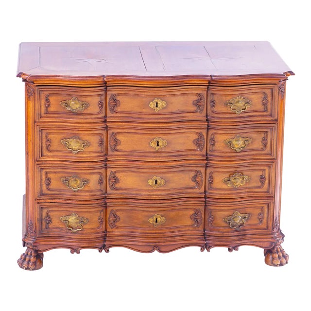 18th C. French Walnut Serpentine Comode For Sale