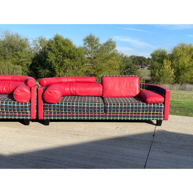 1980s Postmodern Italian Molto + Di Maroon Leather Sofas by Ammannati & Vitelli for I4 Mariani - a Pair For Sale - Image 5 of 12