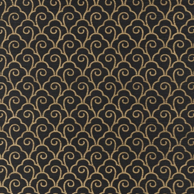 Sample - Schumacher Scallop Filigree Sisal Wallpaper in Gold on Jet For Sale