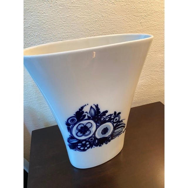 1960s Bjorn Wiinblad for Rosenthal Porcelain Vase For Sale - Image 5 of 9