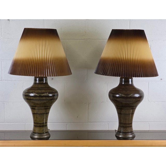 Mid 20th Century Earth Toned Mid Century Lamps With Original Hombre Shades - a Pair For Sale - Image 4 of 7