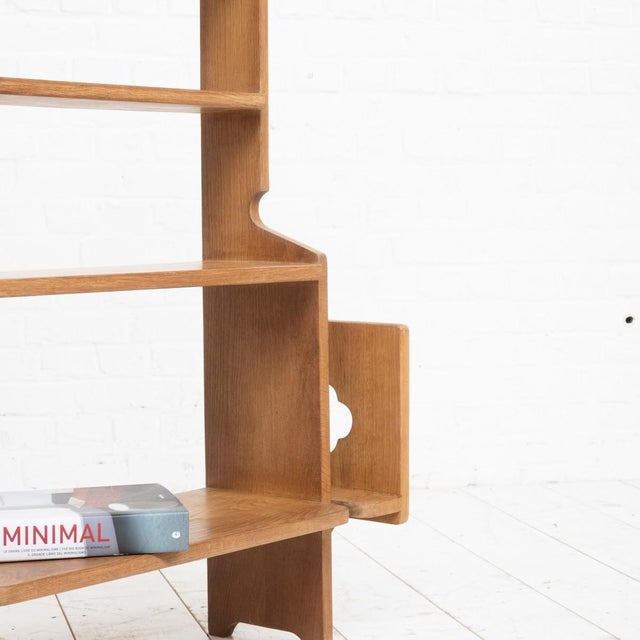 1950s French Oak Bookcase by Guillerme Et Chambron for Votre Maison, 1950s For Sale - Image 5 of 5