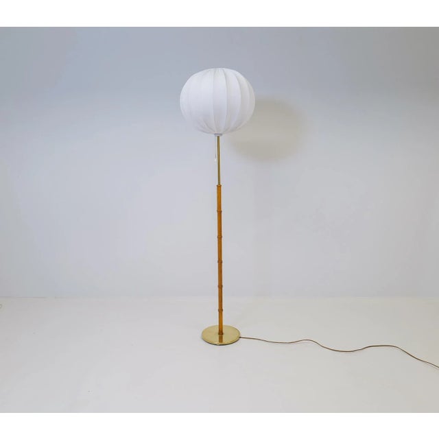 Mid-Century Brass & Oak Floor Lamp from Falkenbergs Belysning, Sweden, 1960s For Sale - Image 4 of 14