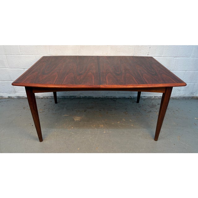 This Danish rosewood butterfly leaf table combines iconic mid-century Scandinavian design with rich rosewood warmth and...