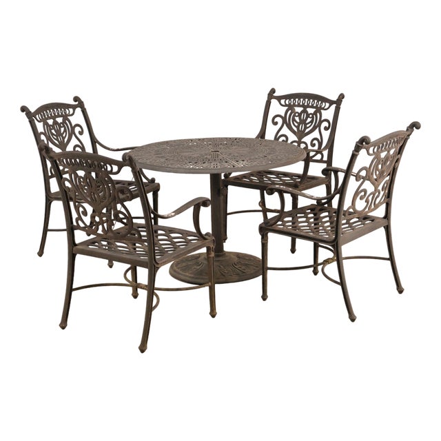 Hanamint Outdoor Round Cast Aluminum Dining Table and Chair Set For Sale