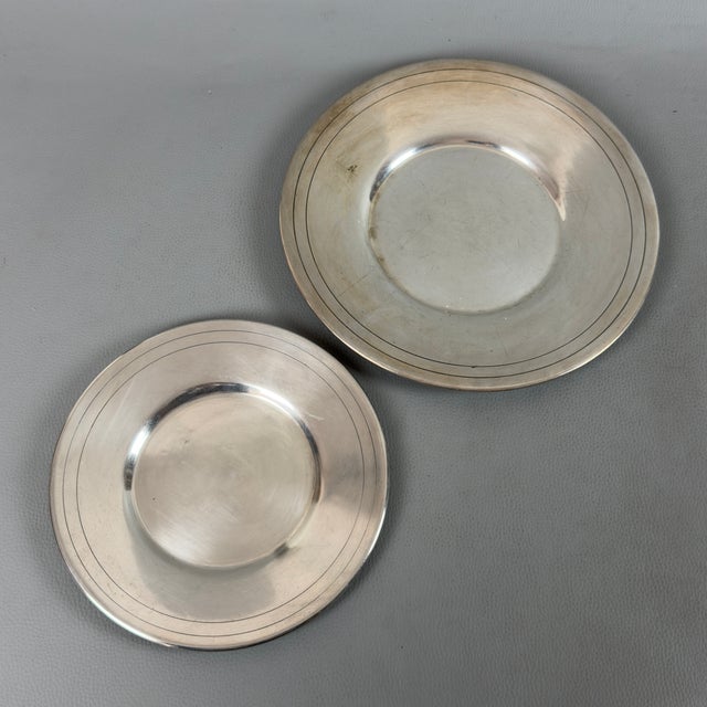 An absolutely prestigious addition to the table for special occasions or for a refined display. This rare set of two round...