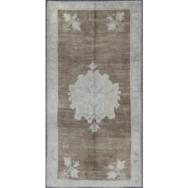 Vintage Turkish Oushak Rug With Floral Cornices in Light Brown, Gray and Cream For Sale - Image 9 of 9