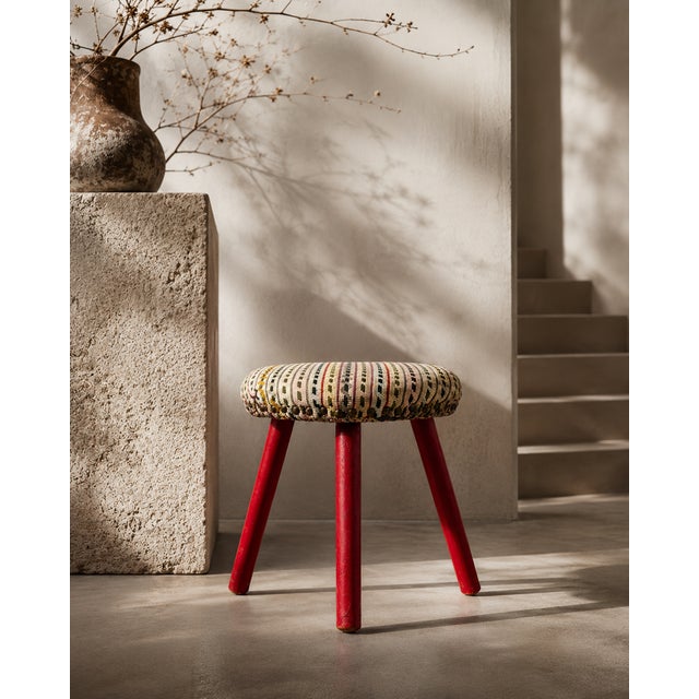 Magnificent little vintage tripod stool from the mid century offering a superb contrast between rustic craftsmanship and a...