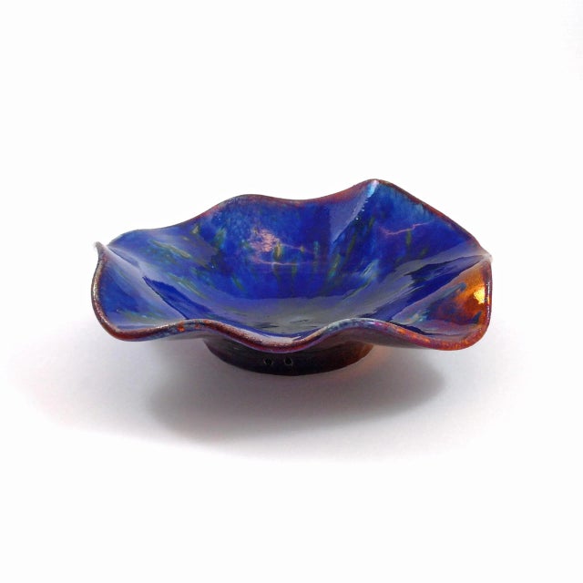Blue and copper bowl made and decorated by hand in Faenza majolica. Dimensions: diameter 22 x h 6 cm Signed by Maker