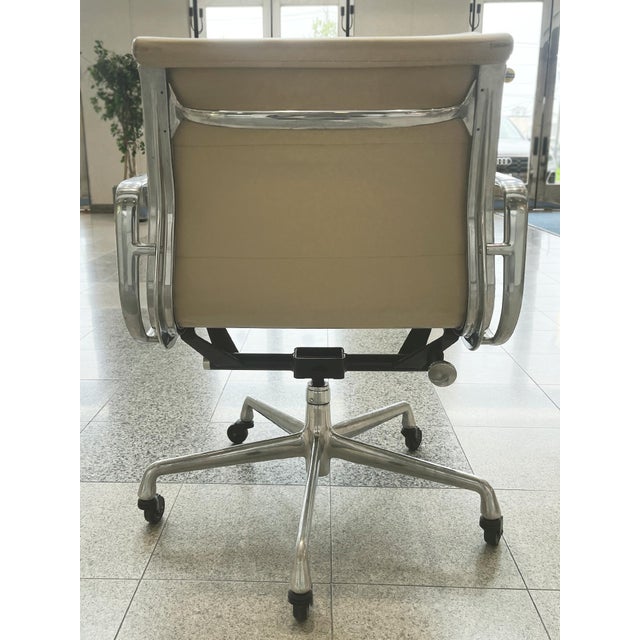 Mid-Century Modern Soft Pad Desk Chair Attributed to Eames for Herman Miller For Sale - Image 13 of 15