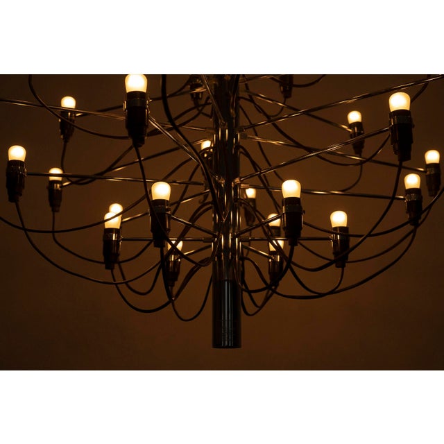 Vintage 2097/30 Chandelier by Gino Sarfatti for Arteluce, 1960s For Sale - Image 7 of 8