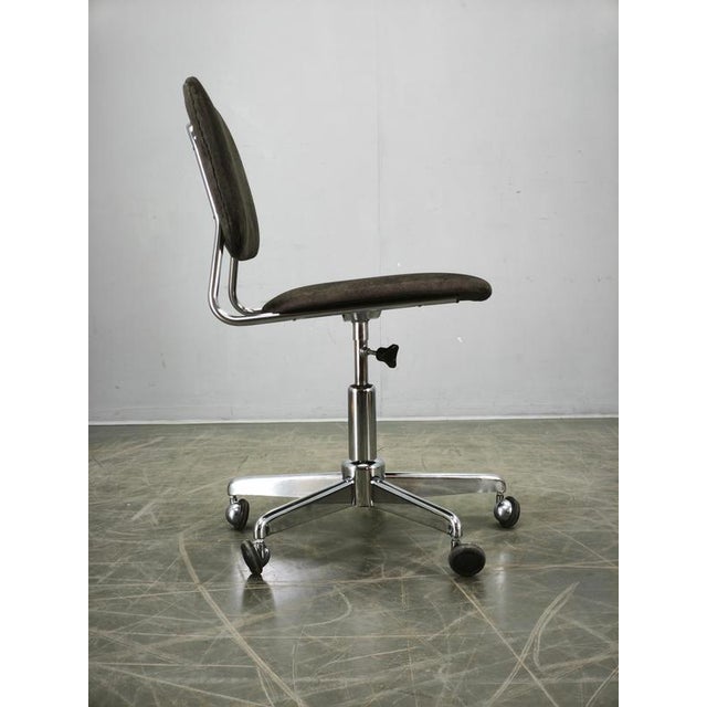 Metal Italian Swivel Office Chair with Chrome Base, 1970s For Sale - Image 7 of 15