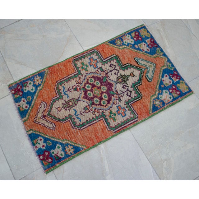 1970s Hand Knotted Small Oushak Rug Mini Rug Mat Entry Decor Bath Mat - 1'7" X 2'9" For Sale - Image 11 of 12