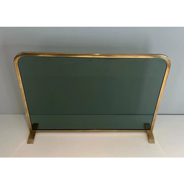 1970s Chimney Fire Screen Made of a Greenish Glass Panel Surrounded by a Brass Frame For Sale - Image 5 of 12