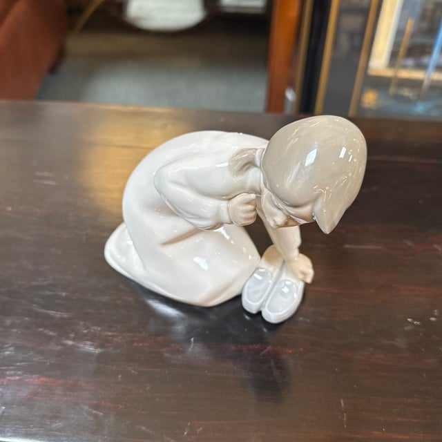 Vicente Martínez for Lladró Little Girl With Slippers Porcelain Figurine, Signed For Sale - Image 11 of 12