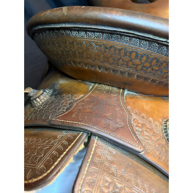 Farmhouse Vintage 1920s American Western Saddle H.H.Heiser For Sale - Image 3 of 8