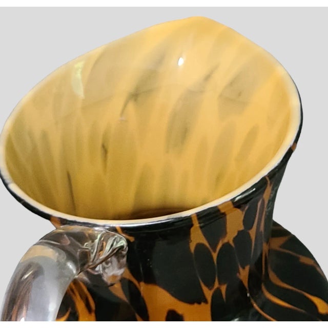 Mid-Century Modern Vintage Soho Global Amici Murano Glass Animal Leopard Swirl Pitcher Original Label For Sale - Image 3 of 4