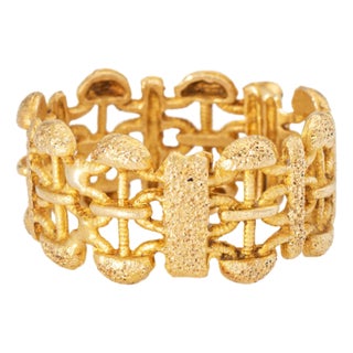 1970s Ornate Vintage Link Ring Sz 6.5 18k Yellow Gold Wide Cigar Band Textured Jewelry For Sale