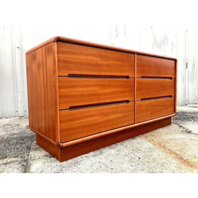 Mid-Century Modern Danish Teak 6-Drawer Dresser by Sun ... (640 x 640 Pixel)