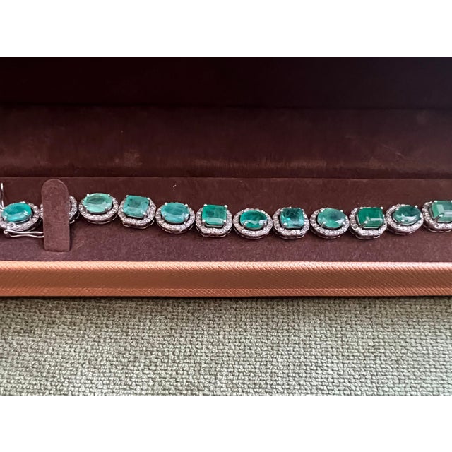 Bochic “Capri” Vintage Zambian Emerald & Diamond Bracelet Set 18K Gold & Silver For Sale - Image 11 of 15