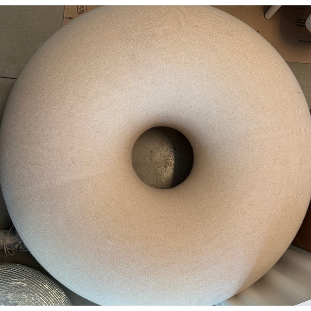 Hem Boa Sculptural Pouf/Ottoman – Contemporary Organic Modern by Sabine Marcelis For Sale In Los Angeles - Image 6 of 9