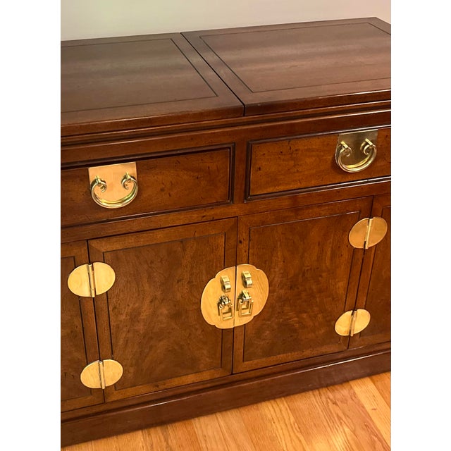 Henredon Vintage Henredon Chinoiserie Mahogany Flip-Top Server & Rolling Bar Cabinet For Sale - Image 4 of 11