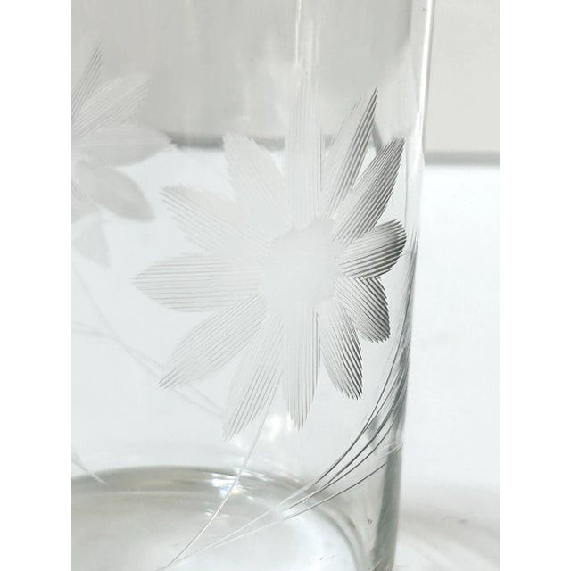 Vintage Floral Etched Juice Glasses – Mid Century Etched Glass Tumblers, Set of 7 For Sale - Image 9 of 12