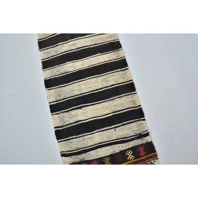 Vintage Turkish Kilim Runner – Minimalist Striped & Tribal Geometric Wool Hallway Runner For Sale - Image 10 of 10