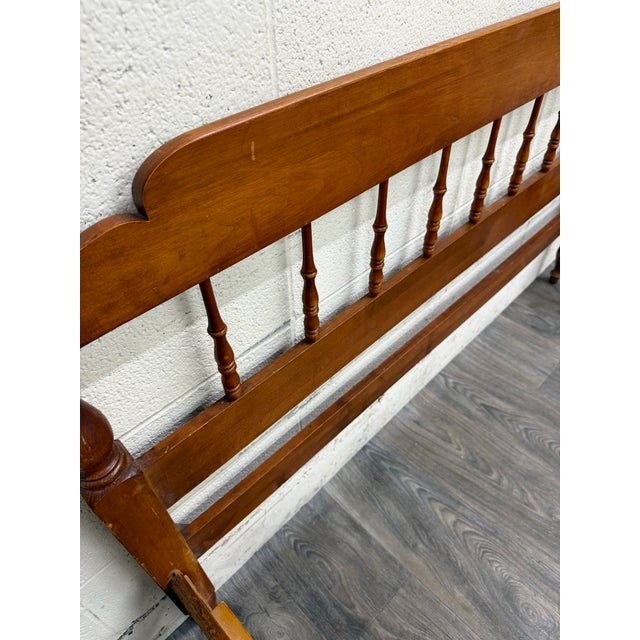 Vintage Full Size Early American Colonial Jenny Lind Spindle Bed For Sale - Image 16 of 16