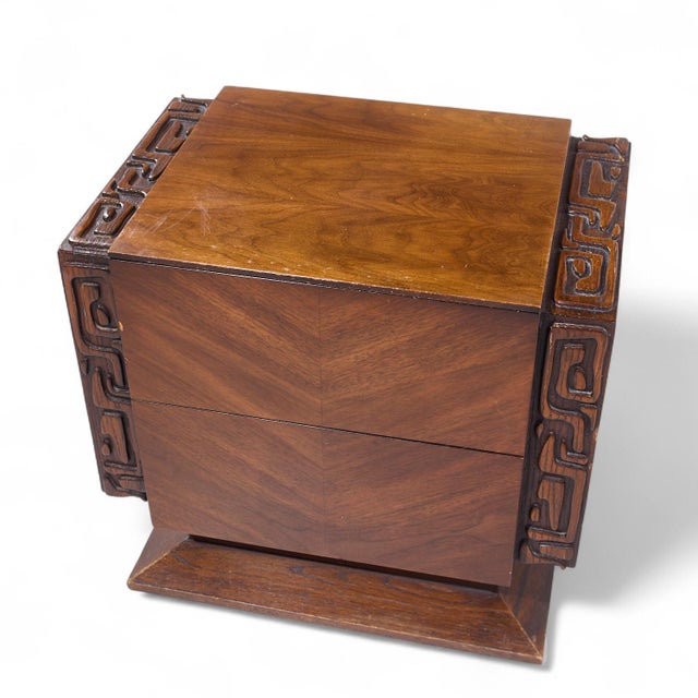 United Mid Century Walnut Tiki Brutalist Nightstands - Pair For Sale - Image 10 of 10
